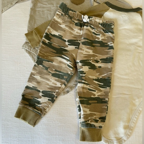 Carter’s | 3-Piece ‘Tiny Explorer’ Bundle | 12 months - Picture 4 of 9